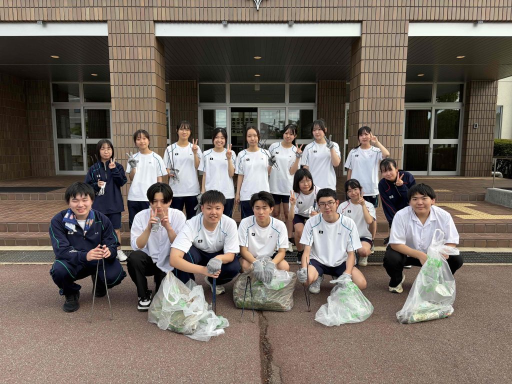 6月3日（水）JRC部　竹田川清掃活動