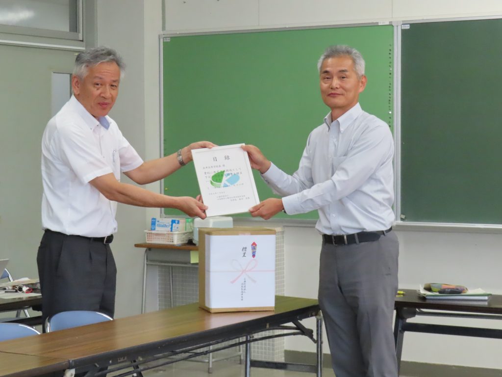 【図書贈呈式】日本教育公務員弘済会福井支部様より教育図書をいただきました（7/17・金）