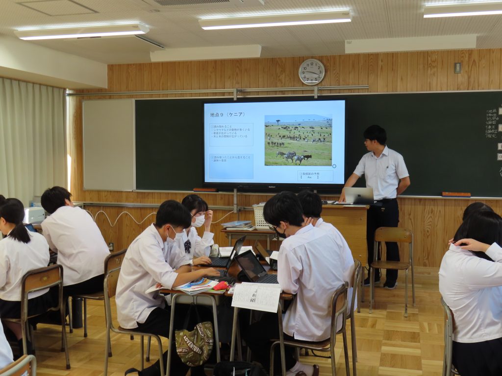 授業研究会を行いました（地歴公民科）